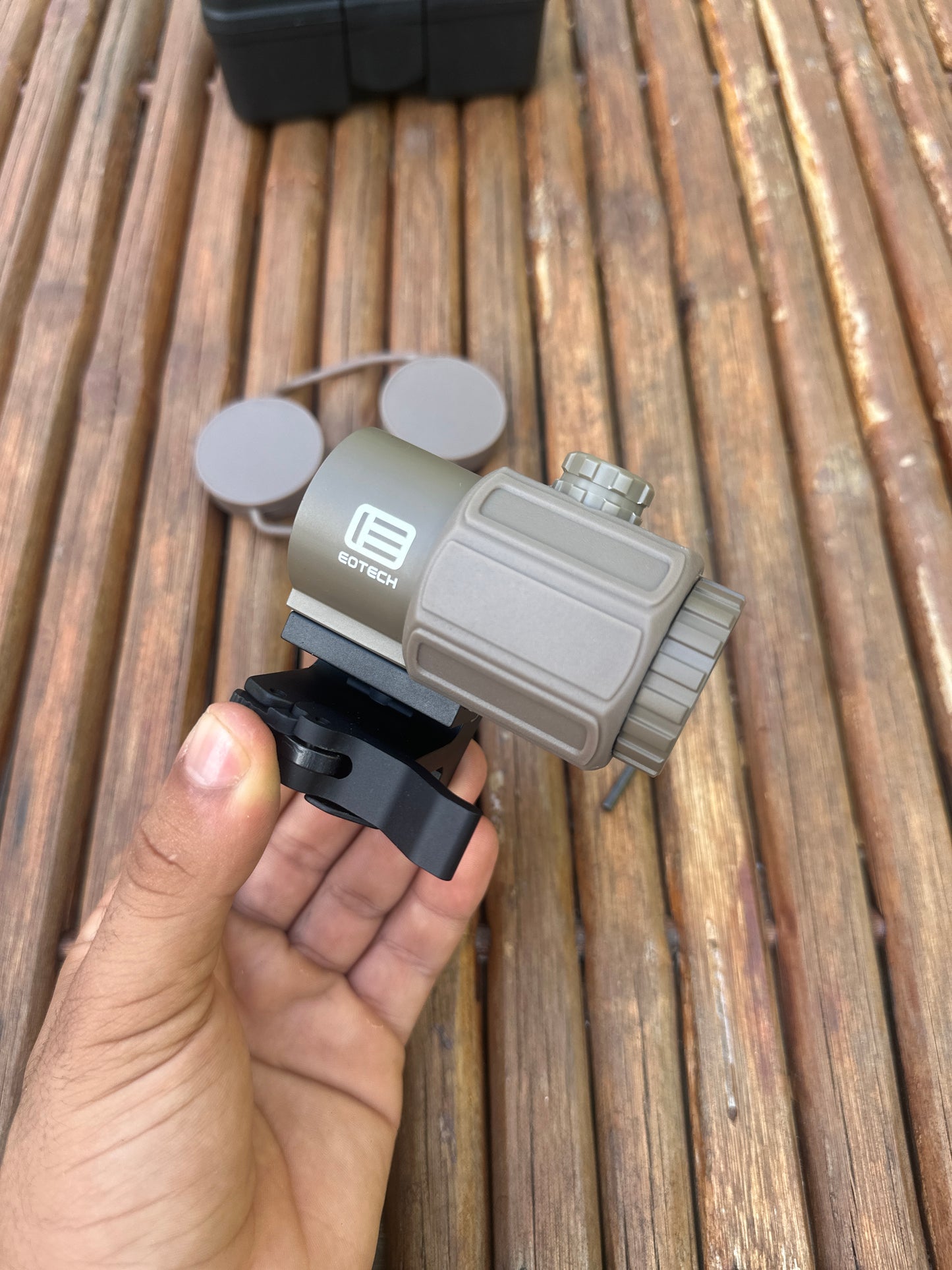 משלש עתק של EOTECH