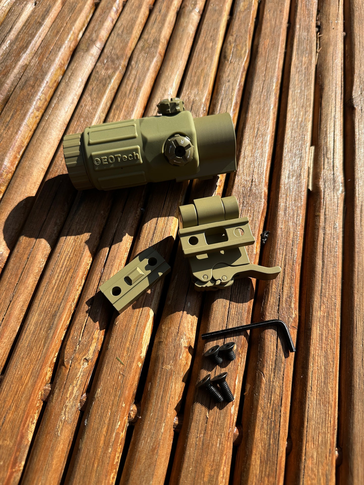 משלש עתק של G33 EOTECH