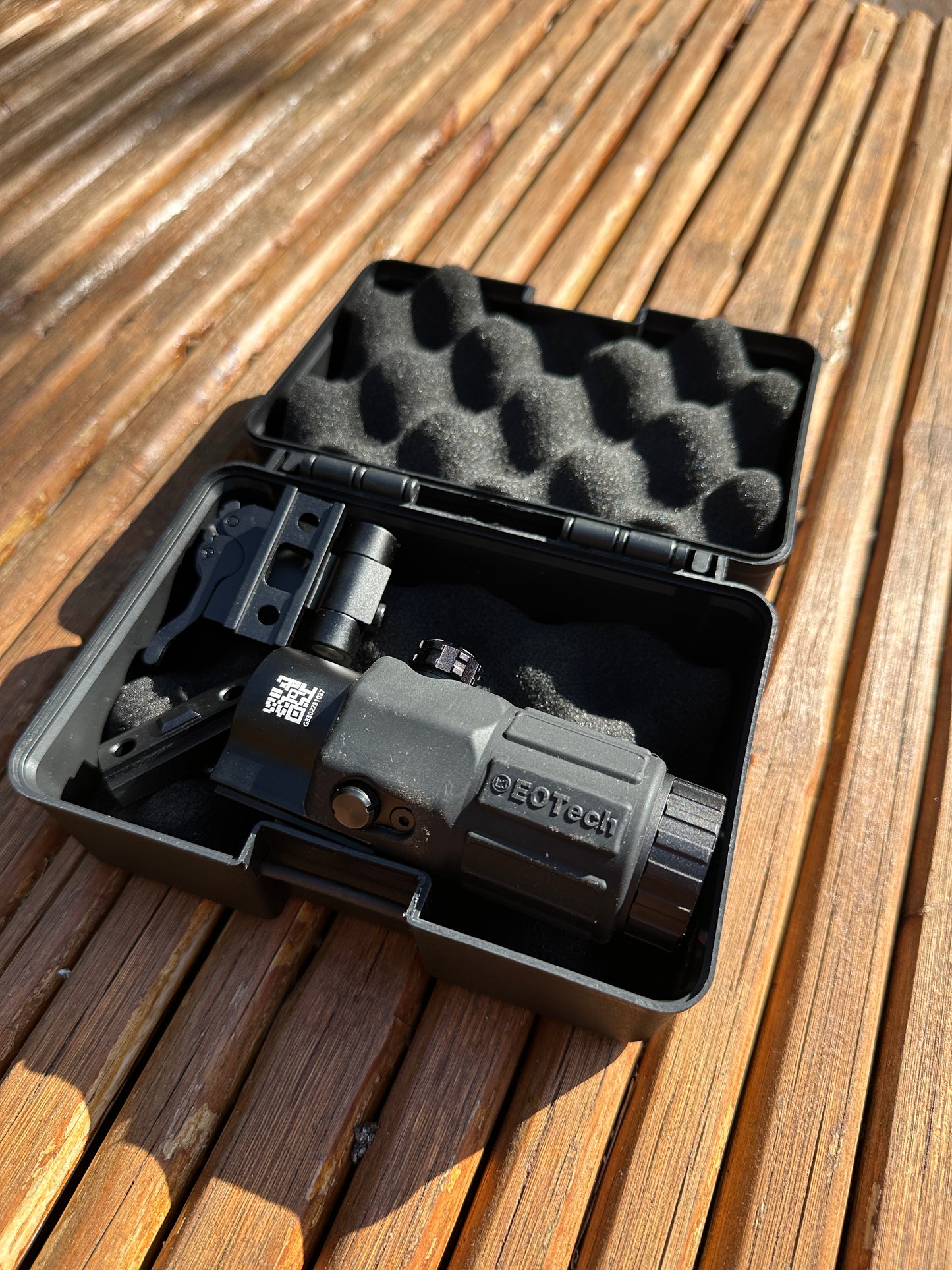 משלש עתק של G33 EOTECH