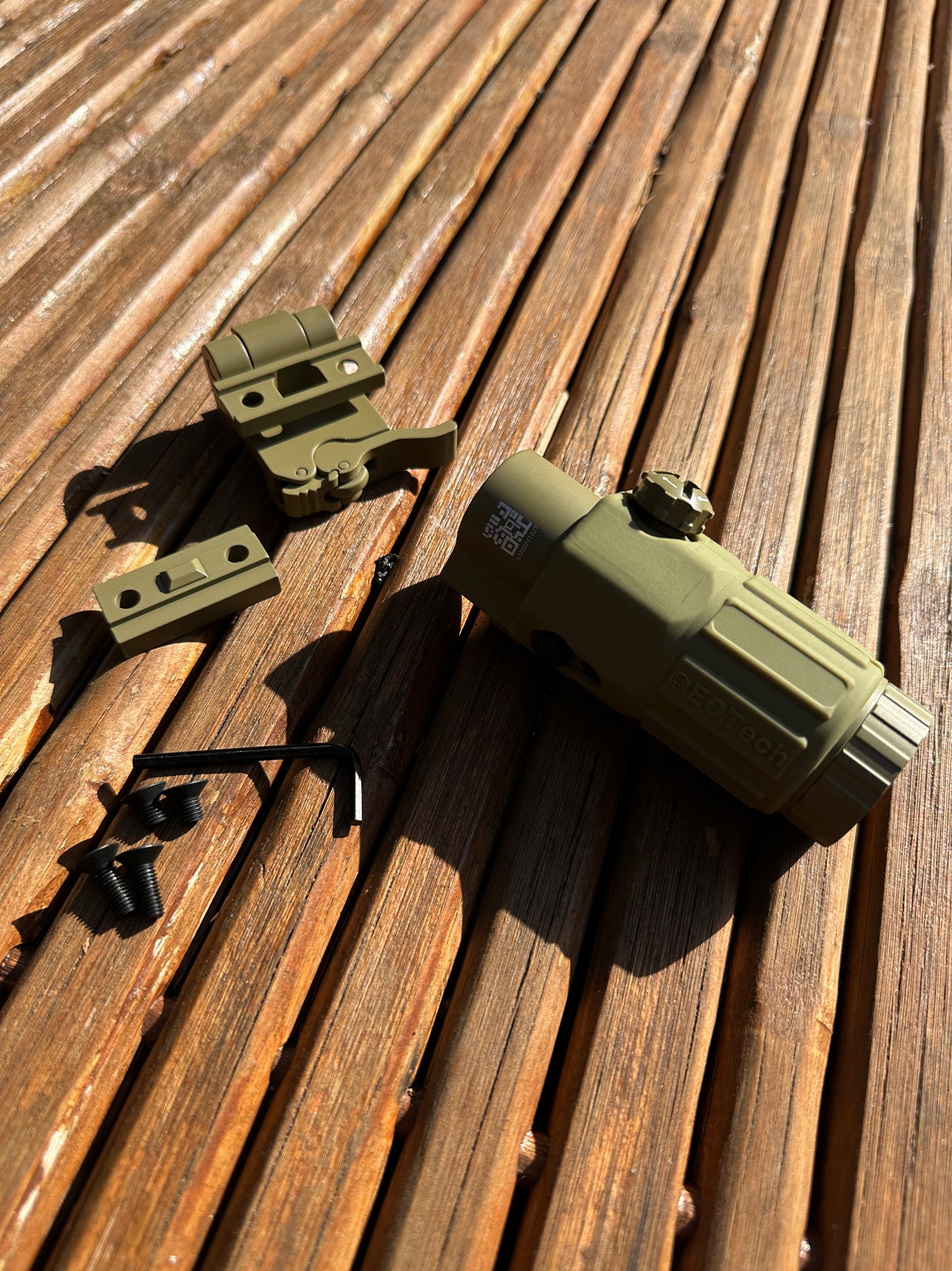 משלש עתק של G33 EOTECH