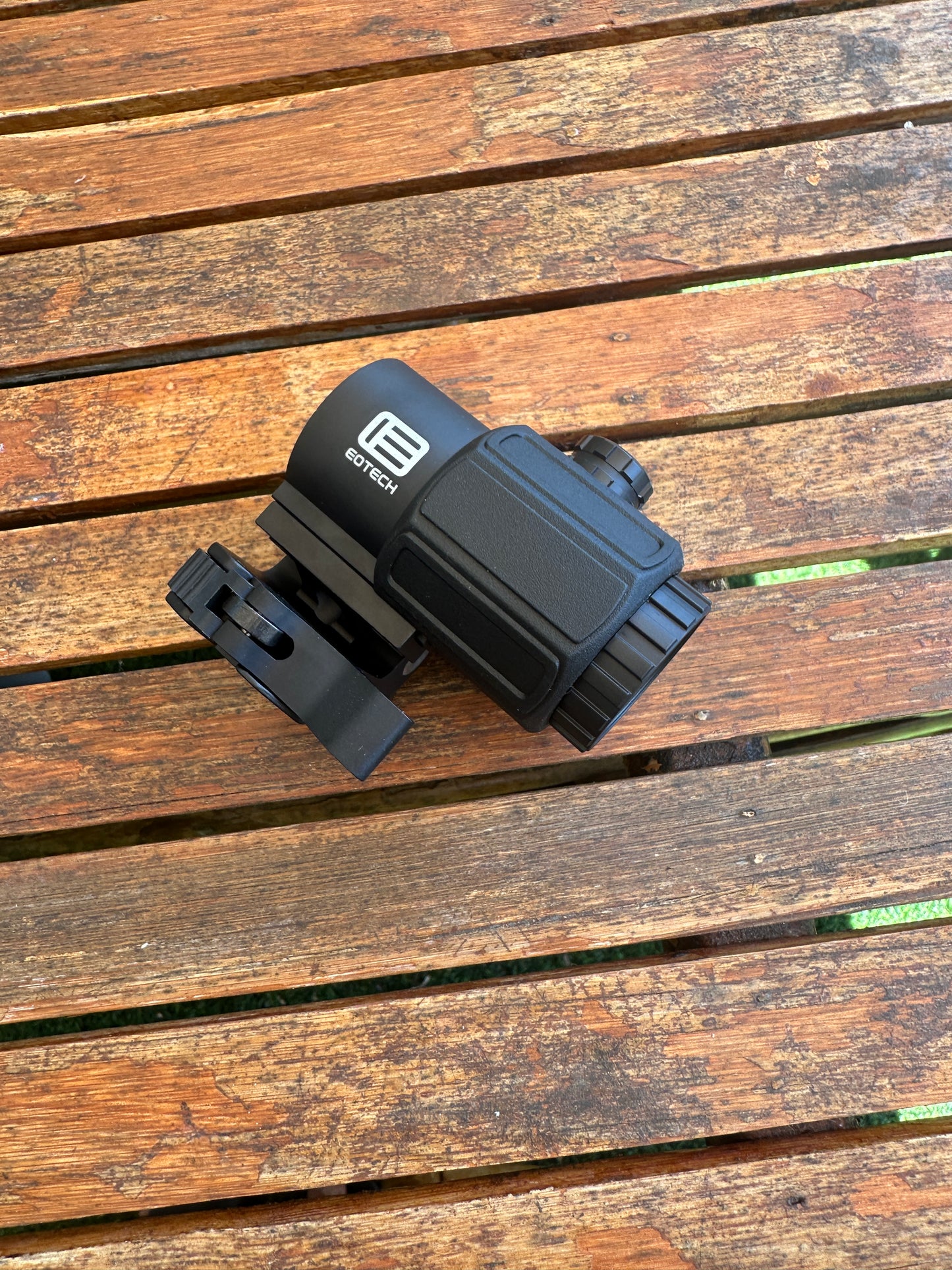 משלש עתק של EOTECH