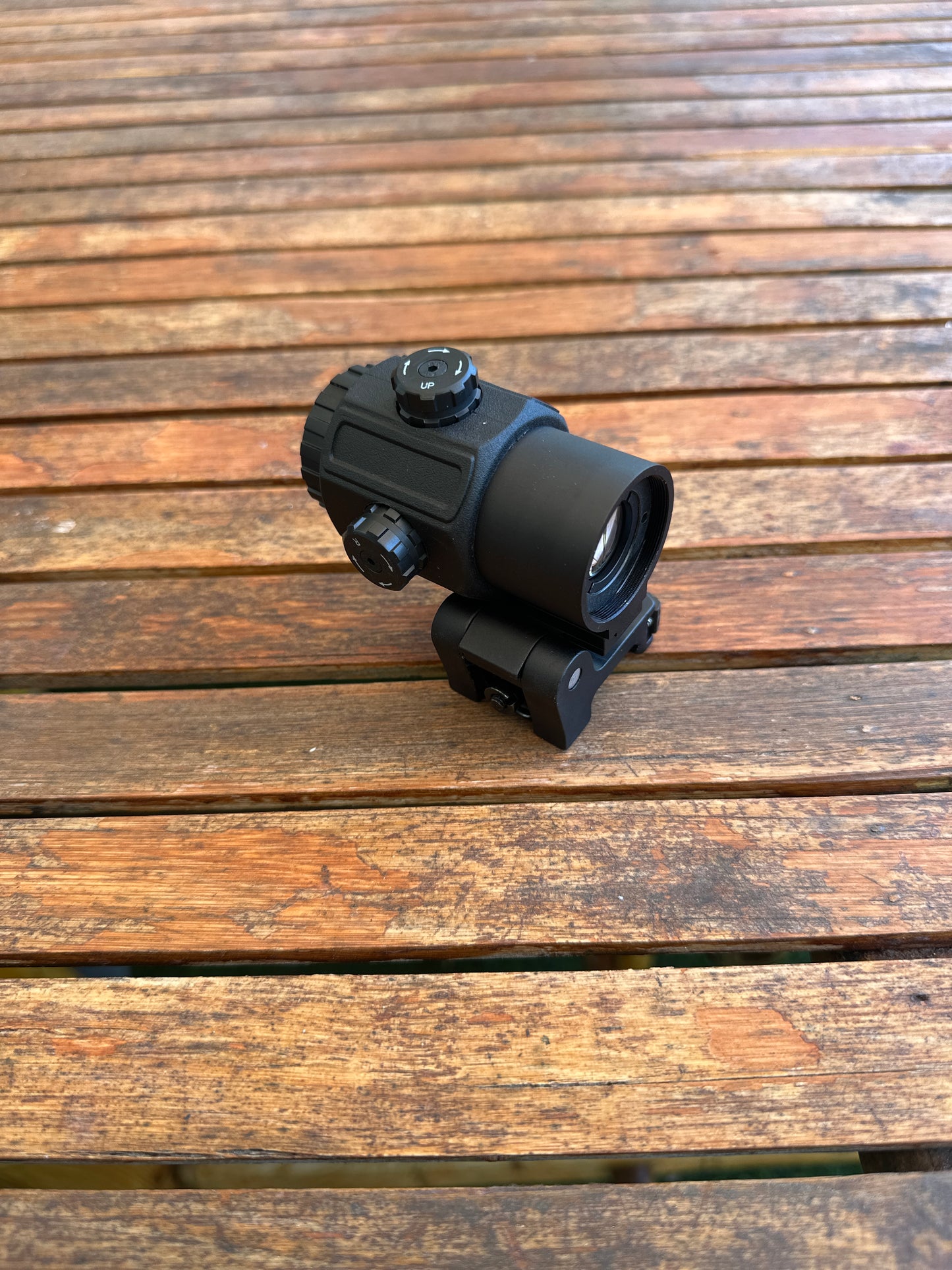 משלש עתק של EOTECH